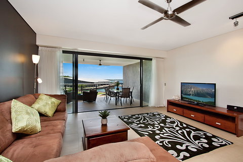 Akuna Waterfront - Accommodation Whitsundays 2