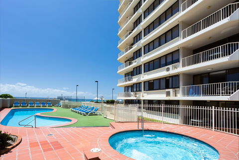 Breakers North - Absolute Beach Front Holiday Apartments - Accommodation Whitsundays 2