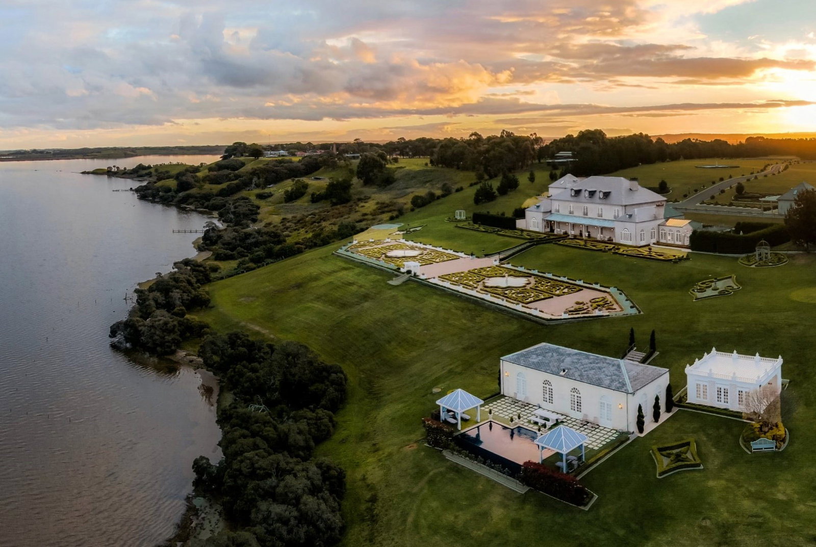 Leopold VIC Accommodation Whitsundays