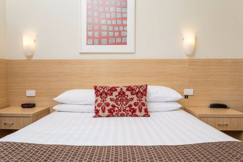 Club Motel And Apartments - Accommodation Whitsundays 0