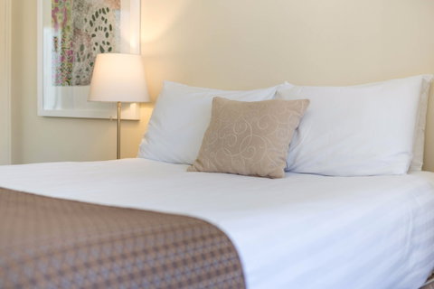 Club Motel And Apartments - Accommodation Whitsundays 1