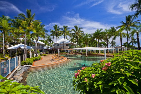 Coral Sands Beachfront Resort - Accommodation Whitsundays 2
