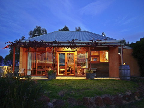 Minko Farmstay - Accommodation Whitsundays 0