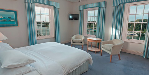 Oscars Waterfront Boutique Hotel - Accommodation Whitsundays 1