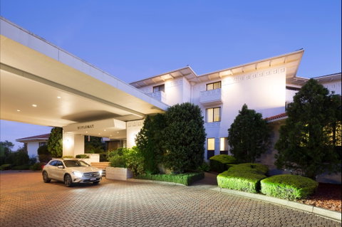 Ramada By Wyndham Diplomat Canberra - Accommodation Whitsundays 0