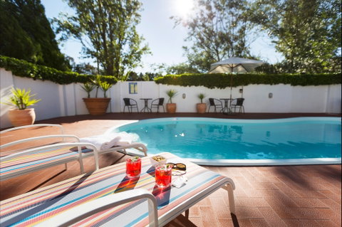 Ramada By Wyndham Diplomat Canberra - Accommodation Whitsundays 1