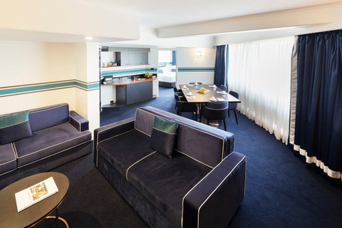 Ramada By Wyndham Diplomat Canberra - Accommodation Whitsundays 2