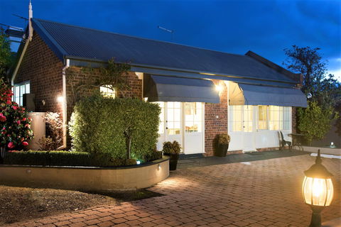 Rose Cottage - Accommodation Whitsundays 0