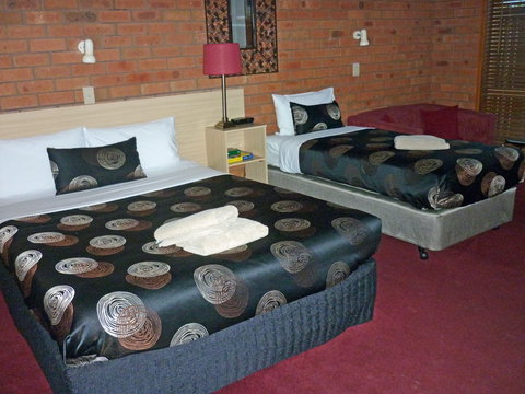 Shannon Motor Inn - Accommodation Whitsundays 2