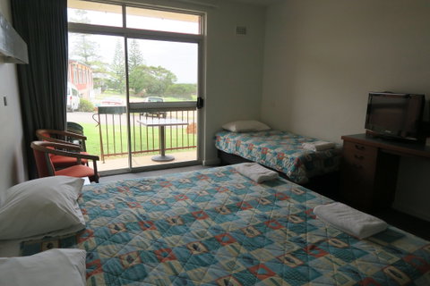Tathra Hotel - Motel - Accommodation Whitsundays 2
