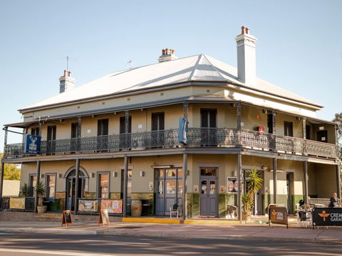 The Family Hotel Maitland - Accommodation Whitsundays 0