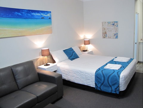 Top Of The Town Motel - Accommodation Whitsundays 0