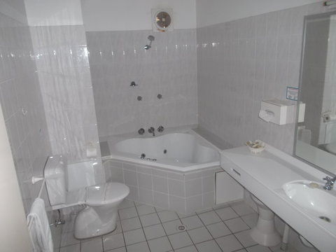 Ulladulla Harbour Motel,  Another Sinclair's Property - Accommodation Whitsundays 1