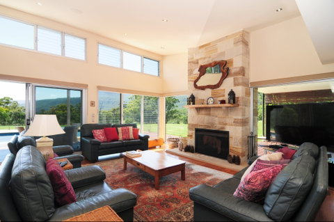 Bottlebrush Lodge - Accommodation Whitsundays 0
