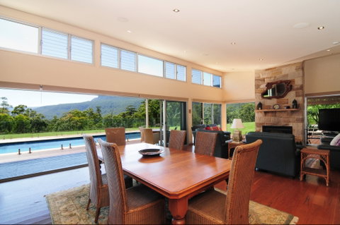 Bottlebrush Lodge - Accommodation Whitsundays 1