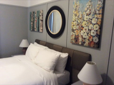 Bourke Apartments - Accommodation Whitsundays 0