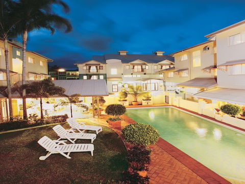 Cairns Queens Court - Accommodation Whitsundays 2