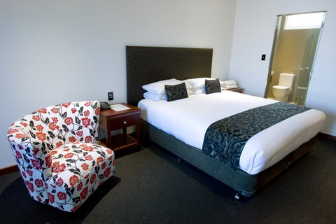 Commodore On The Park - Accommodation Whitsundays 1