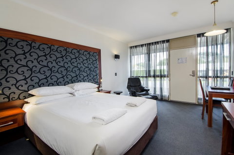 Commodore On The Park - Accommodation Whitsundays 2