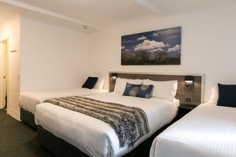 Falls Creek Hotel - Accommodation Whitsundays 1