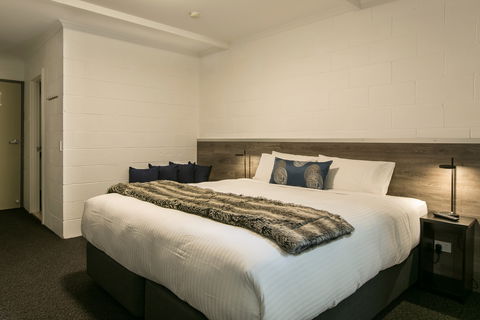 Falls Creek Hotel - Accommodation Whitsundays 2