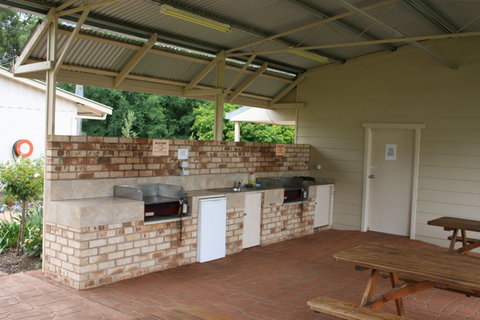 Fossickers' Tourist Park - Accommodation Whitsundays 1