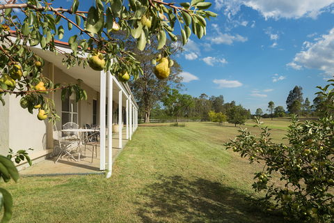 Hillcrest House - Accommodation Whitsundays 0