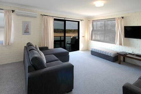 Marcel Towers Holiday Apartments - Accommodation Whitsundays 2