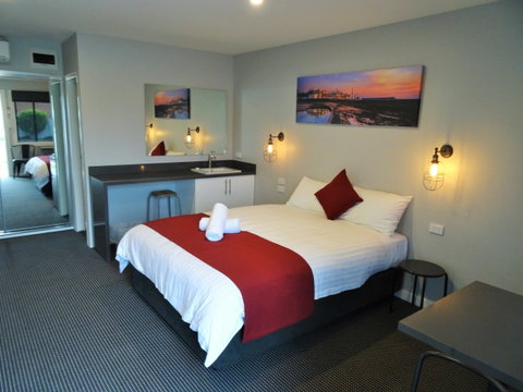 Merewether Motel - Accommodation Whitsundays 1