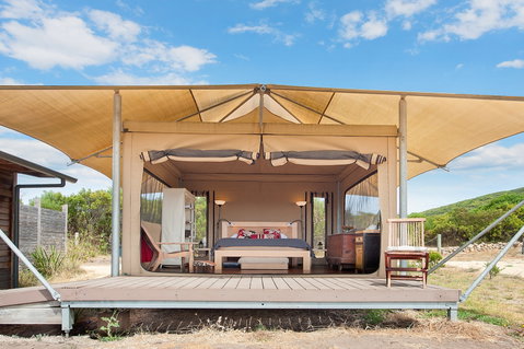 Pebble Point - Accommodation Whitsundays 0