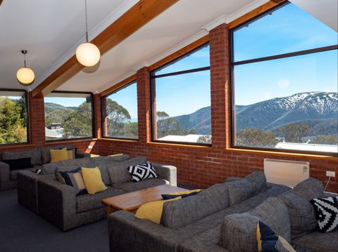 Viking Alpine Lodge - Accommodation Whitsundays 0