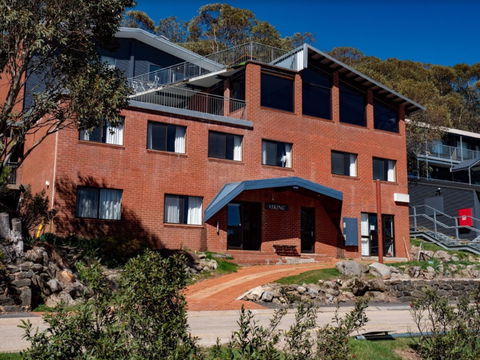 Viking Alpine Lodge - Accommodation Whitsundays 2