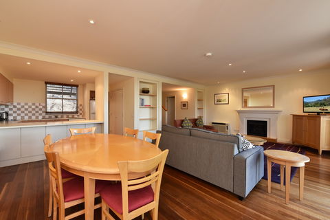 Villa Chambourcin - Accommodation Whitsundays 2