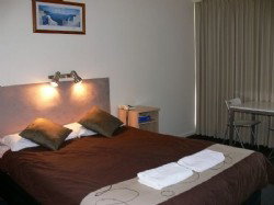 Warrina Motor Inn - Accommodation Whitsundays 0