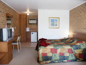 Quays Motel - Accommodation Whitsundays 0