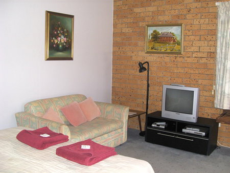 Airlie Court Holiday Apartments - Accommodation Whitsundays 1