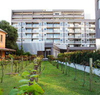 Honeysuckle Executive Apartments - Accommodation Whitsundays