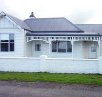 Calgary House  Cottage Accommodation - Accommodation Whitsundays
