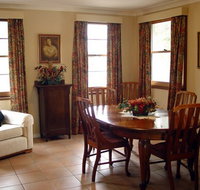 Pratically Lakeside B  B - Accommodation Whitsundays