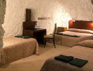 White Cliffs Motel - Accommodation Whitsundays 1