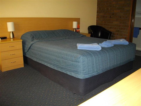 Benjamin Singleton Motel - Accommodation Whitsundays 2