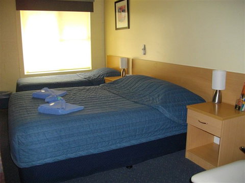 Benjamin Singleton Motel - Accommodation Whitsundays 3