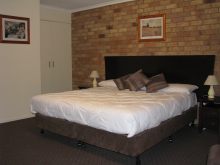 Kippa Ring Village Motel - Accommodation Whitsundays 0