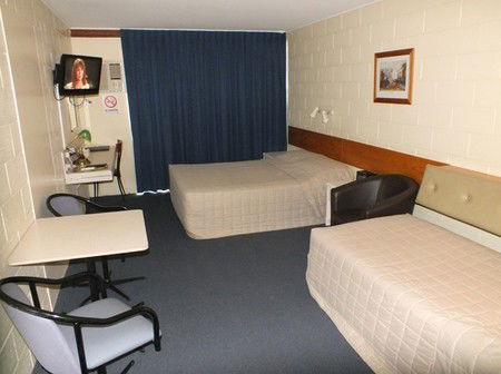 Central Motel - Accommodation Whitsundays 1