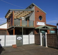 Black Dolphin Townhouse and Apartment - Accommodation Whitsundays