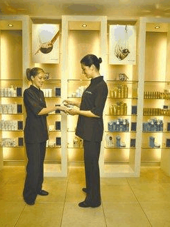 Ella Bache - Queen Street - Accommodation Whitsundays 1