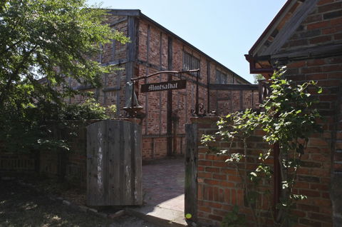 Montsalvat - Accommodation Whitsundays 1