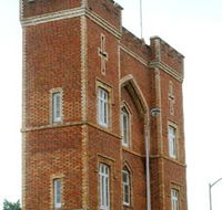 Barracks Archway - Accommodation Whitsundays