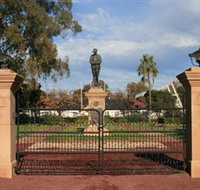 Dalby War Memorial and Gates - Accommodation Whitsundays