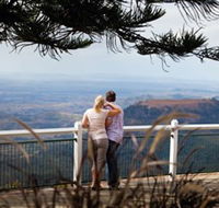 Picnic Point Lookout And Parkland - Accommodation Whitsundays